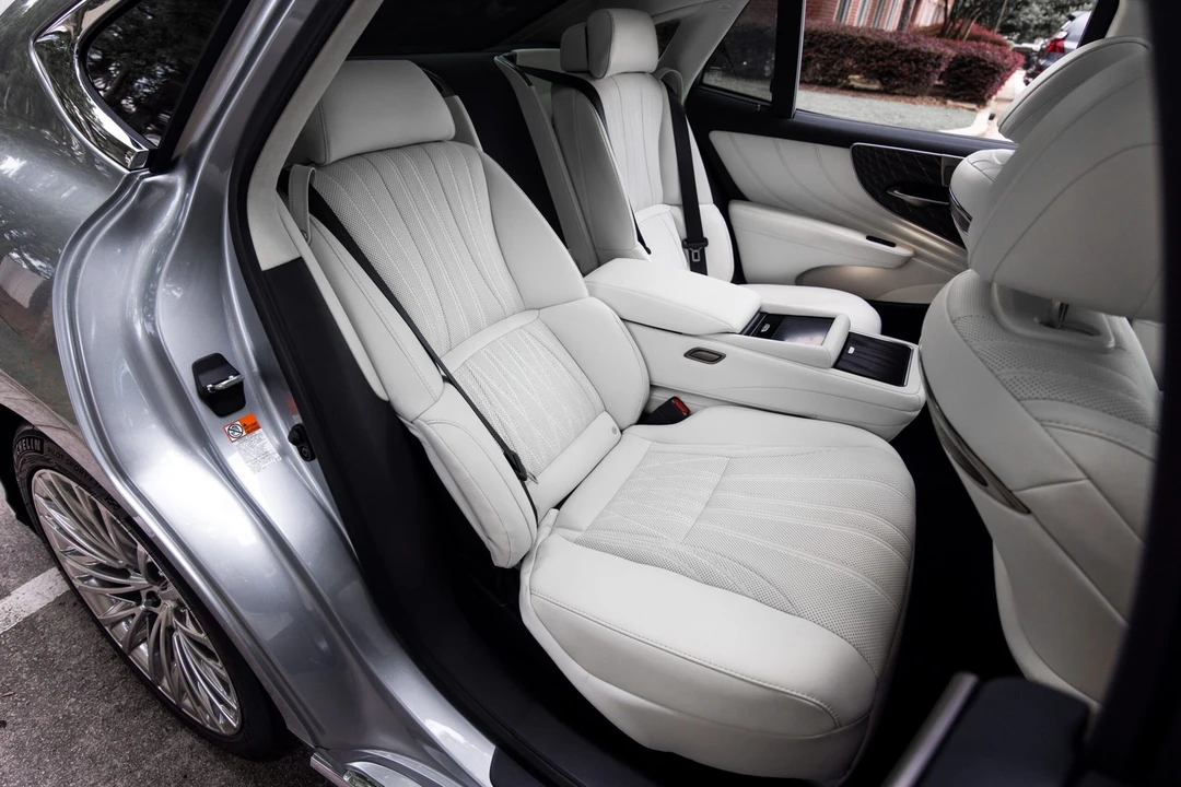 2022 Lexus LS 5th Gen - Image 29 of 31