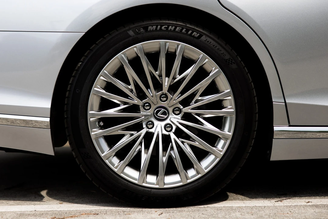 2022 Lexus LS 5th Gen - Image 9 of 31