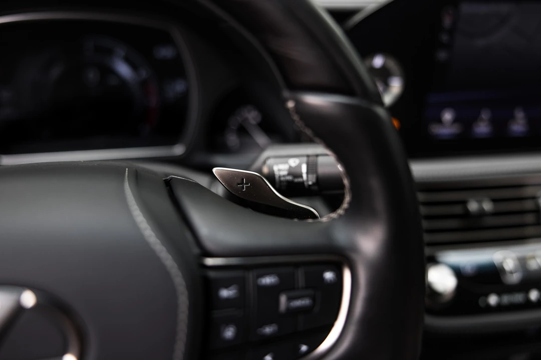 2022 Lexus LS 5th Gen - Image 13 of 31
