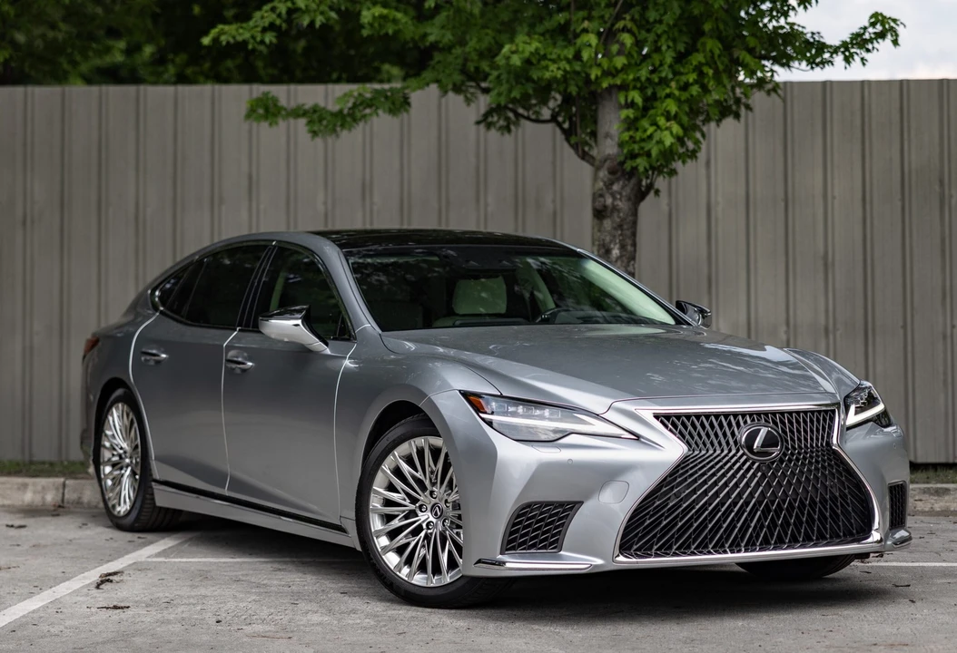 2022 Lexus LS 5th Gen - Image 6 of 31
