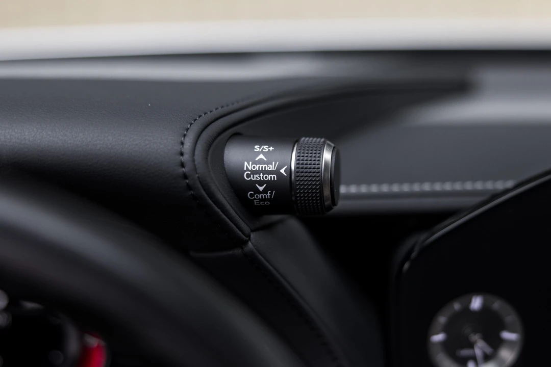 2022 Lexus LS 5th Gen - Image 16 of 31