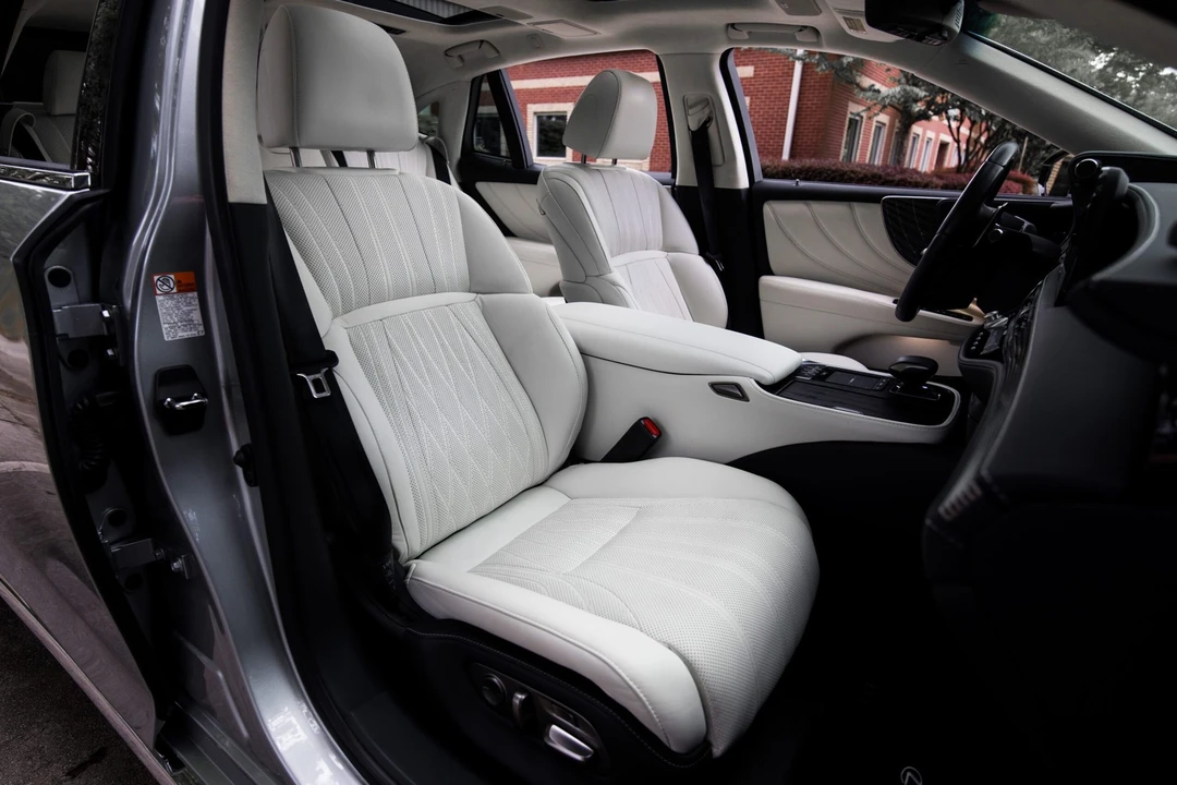 2022 Lexus LS 5th Gen - Image 30 of 31
