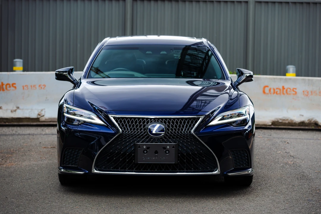 2022 Lexus LS 5th Gen - Image 10 of 31