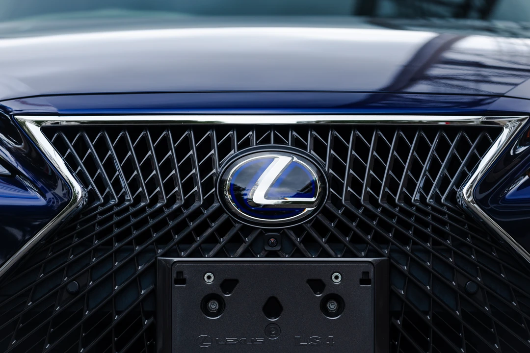 2022 Lexus LS 5th Gen - Image 12 of 31
