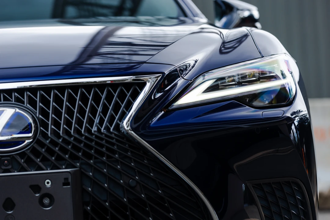 2022 Lexus LS 5th Gen - Image 13 of 31