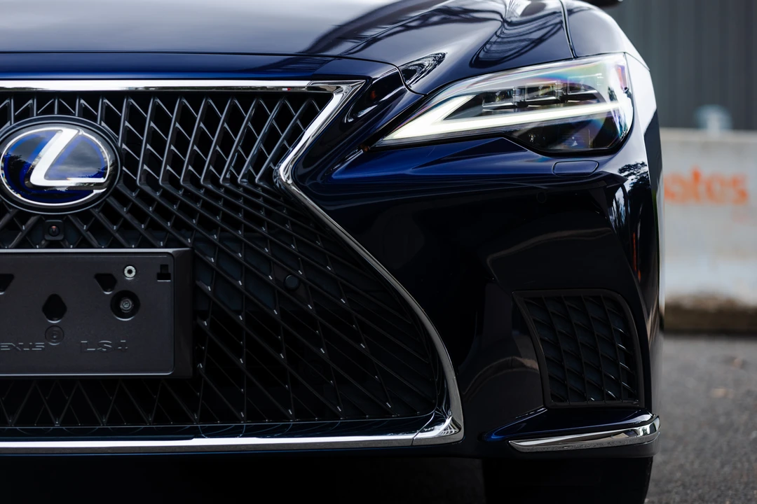 2022 Lexus LS 5th Gen - Image 15 of 31