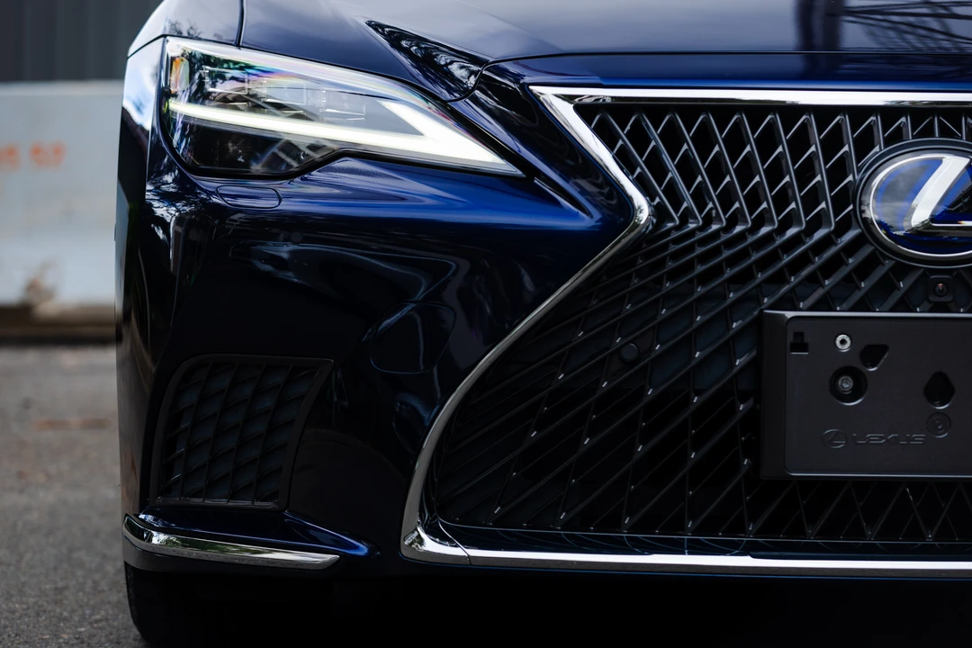 2022 Lexus LS 5th Gen - Image 16 of 31