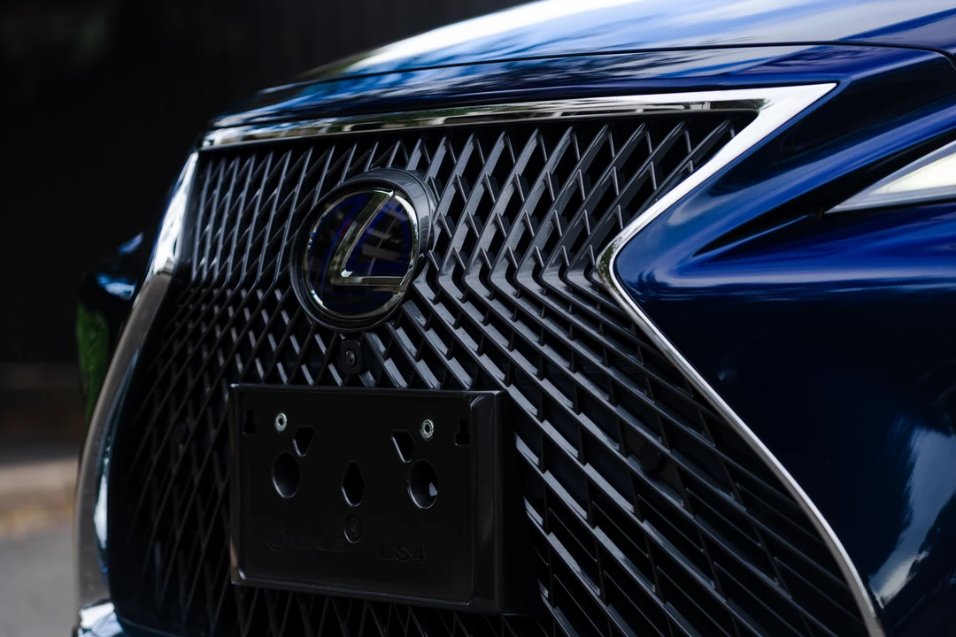 2022 Lexus LS 5th Gen - Image 21 of 31