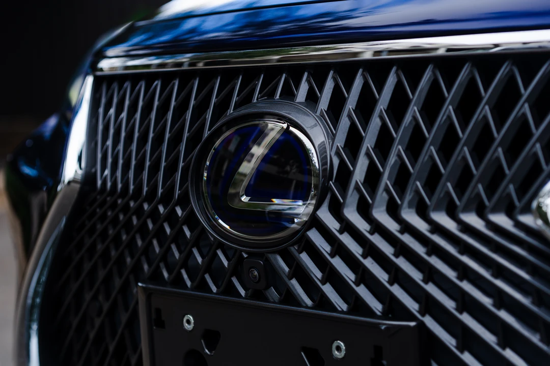 2022 Lexus LS 5th Gen - Image 25 of 31