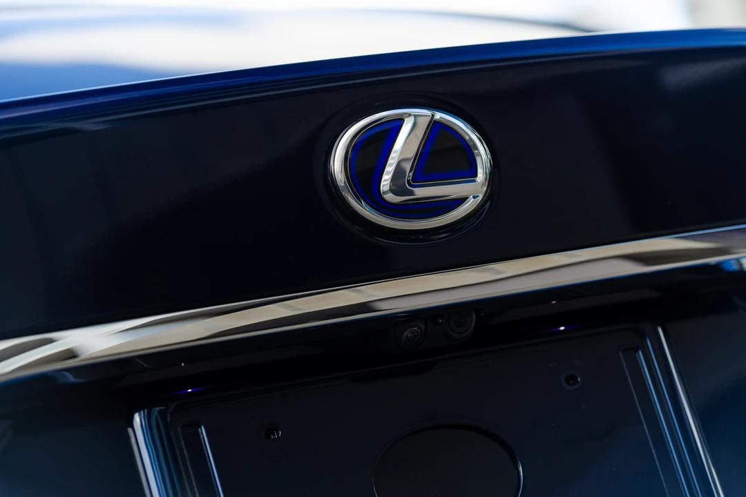 2022 Lexus LS 5th Gen - Image 28 of 31