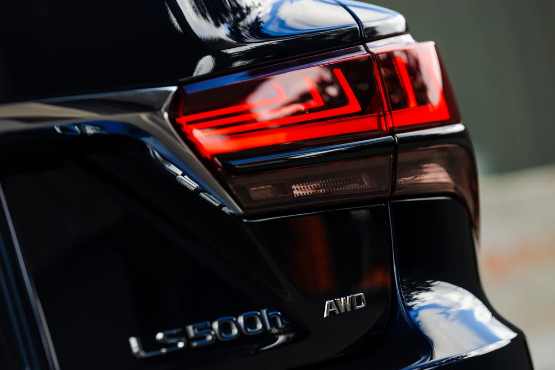 2022 Lexus LS 5th Gen - Image 29 of 31