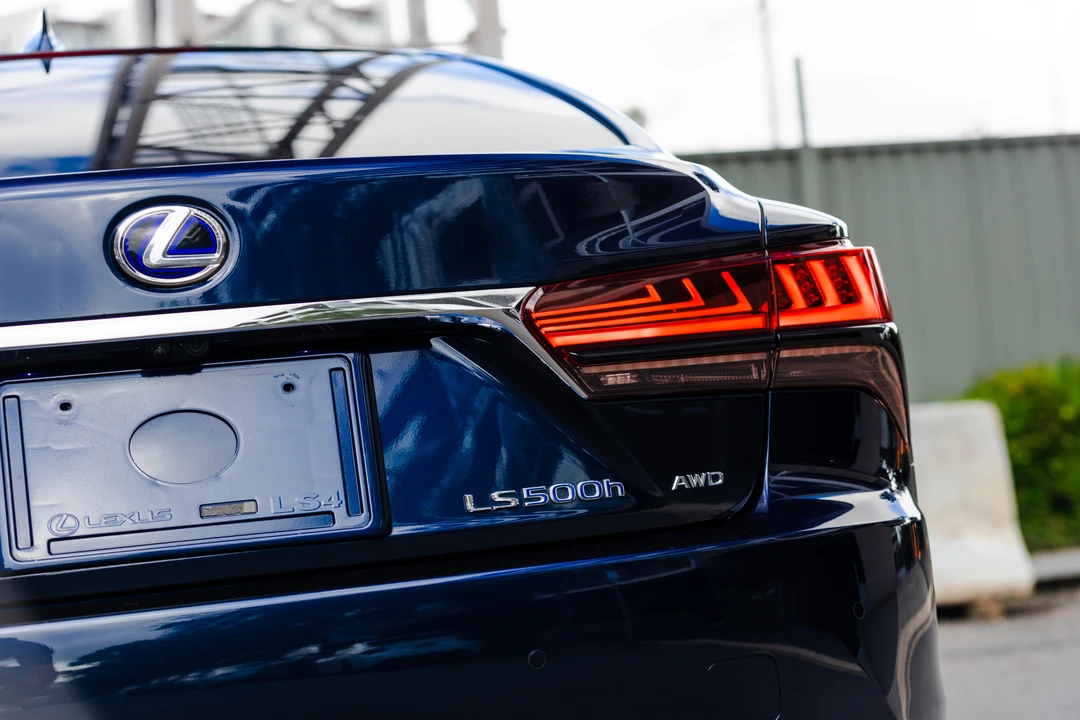 2022 Lexus LS 5th Gen - Image 31 of 31