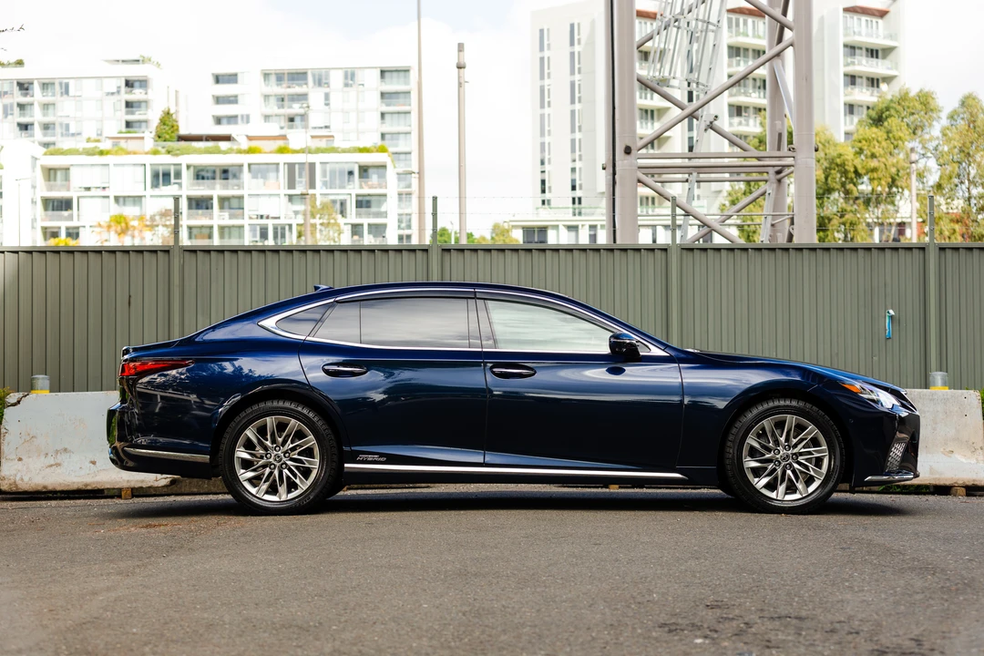 2022 Lexus LS 5th Gen - Image 8 of 31