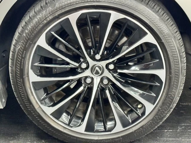 2022 Lexus LS 5th Gen - Image 17 of 31
