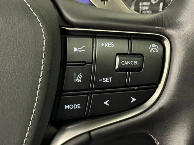 2022 Lexus LS 5th Gen - Image 29 of 31