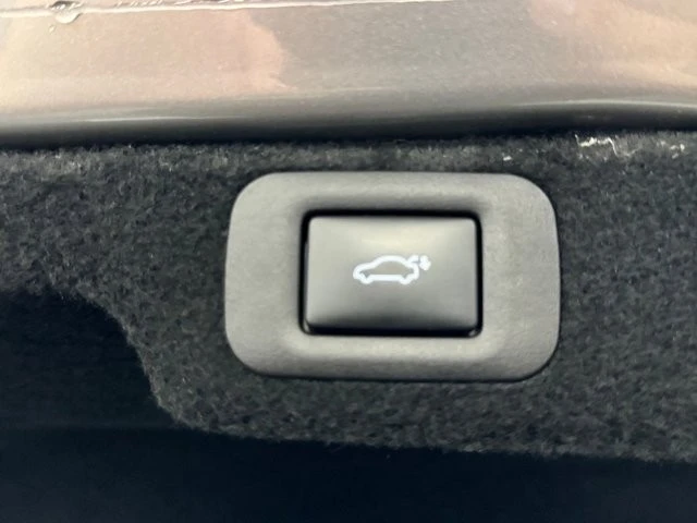 2022 Lexus LS 5th Gen - Image 16 of 31