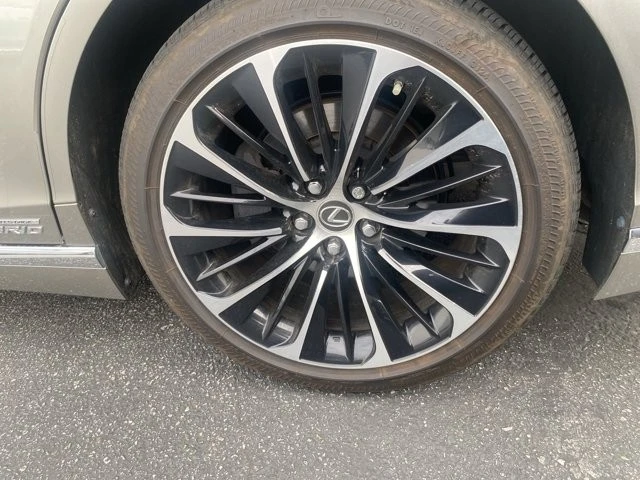 2022 Lexus LS 5th Gen - Image 6 of 17