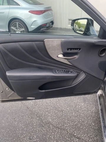2022 Lexus LS 5th Gen - Image 10 of 17