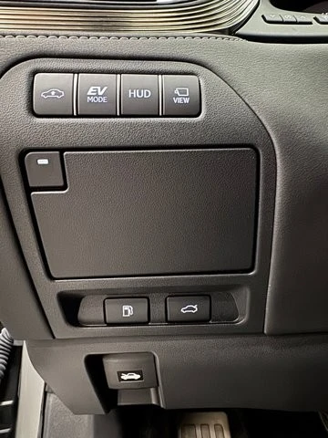 2022 Lexus LS 5th Gen - Image 31 of 31