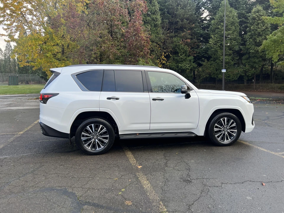 2022 Lexus LX 4th Gen - Image 18 of 31