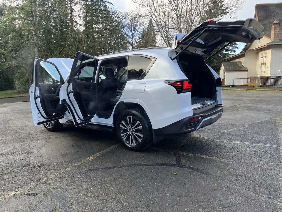 2022 Lexus LX 4th Gen - Image 30 of 31