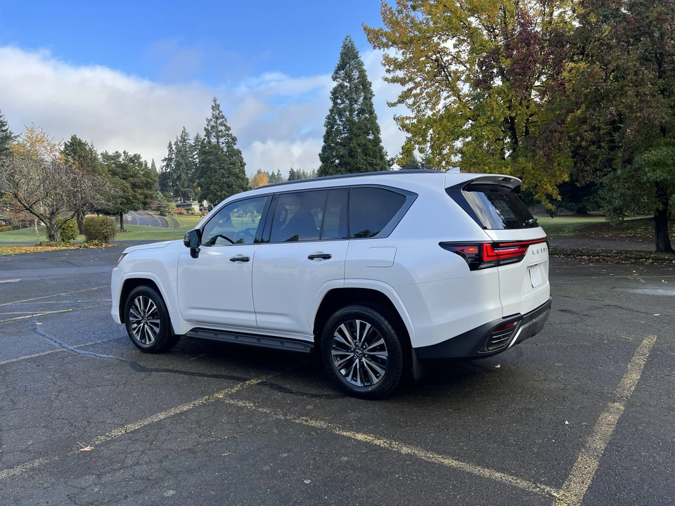 2022 Lexus LX 4th Gen - Image 12 of 31