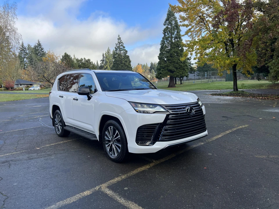 2022 Lexus LX 4th Gen - Image 19 of 31