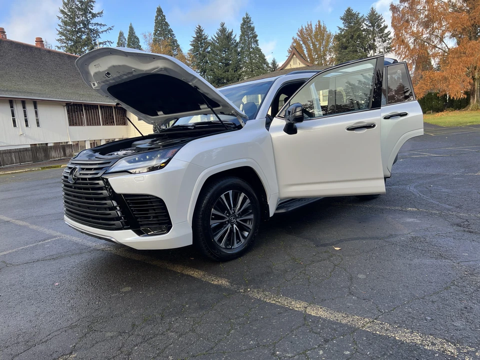 2022 Lexus LX 4th Gen - Image 27 of 31