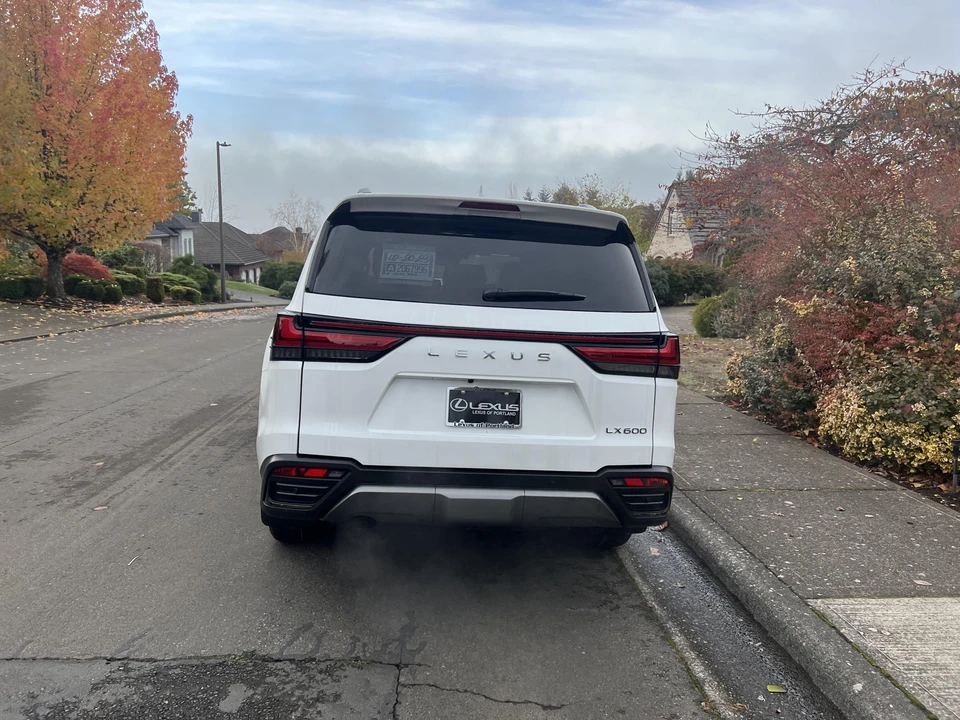 2022 Lexus LX 4th Gen - Image 15 of 31