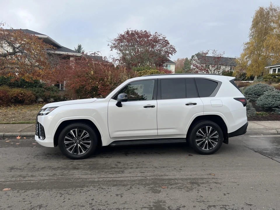 2022 Lexus LX 4th Gen - Image 11 of 31