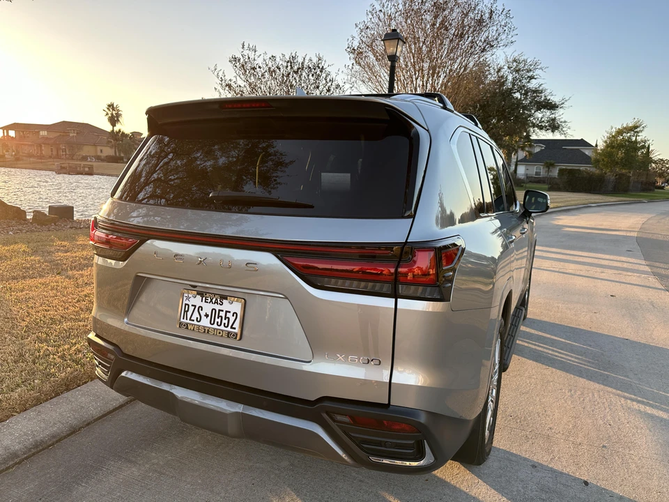 2022 Lexus LX 4th Gen - Image 23 of 31