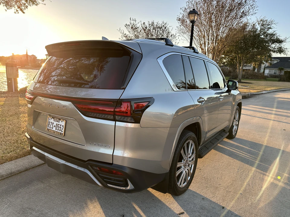 2022 Lexus LX 4th Gen - Image 26 of 31