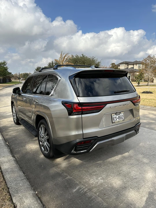 2022 Lexus LX 4th Gen - Image 18 of 31