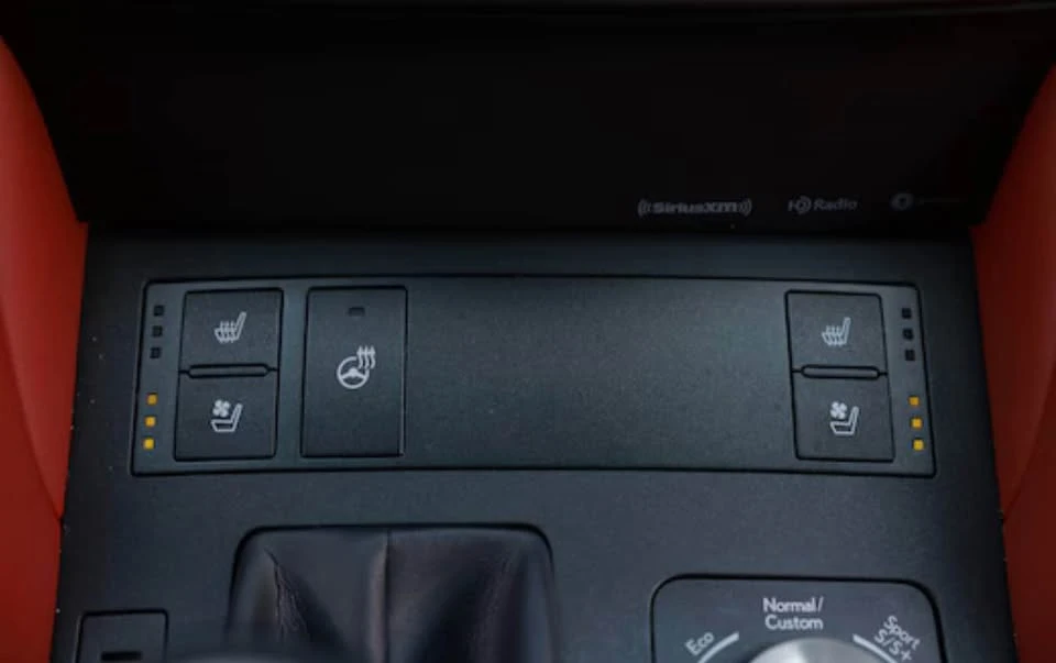2022 Lexus RC - Image 6 of 9