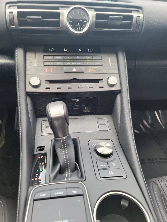 2022 Lexus RC - Image 16 of 20