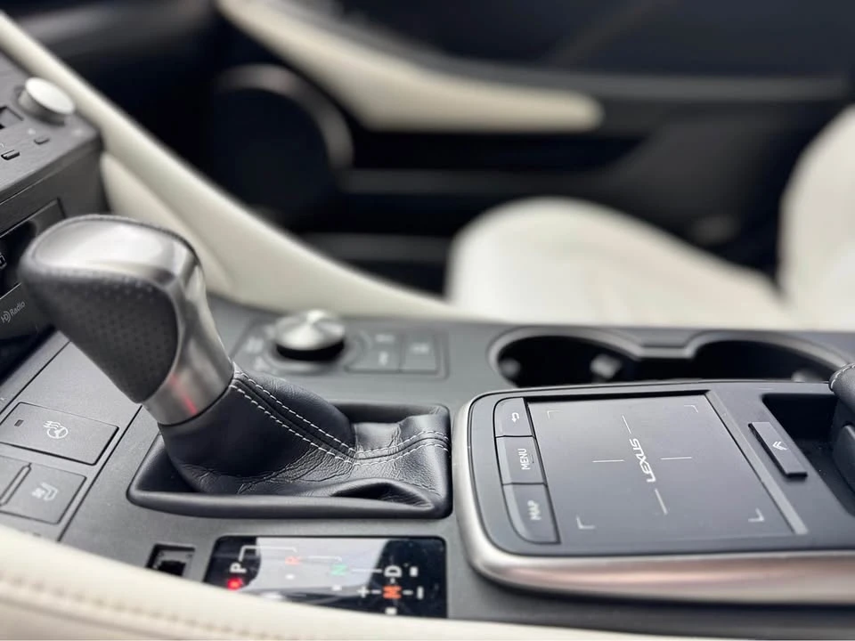 2022 Lexus RC - Image 14 of 20