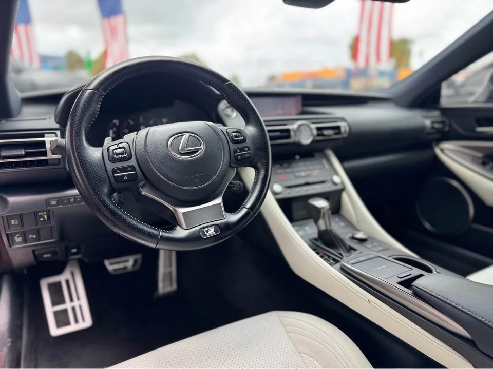 2022 Lexus RC - Image 13 of 20