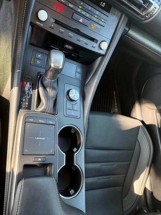 2022 Lexus RC - Image 11 of 14