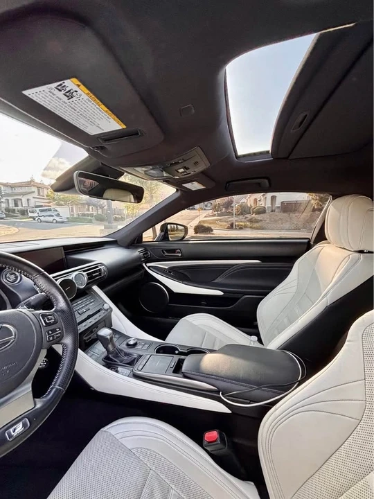 2022 Lexus RC - Image 8 of 12
