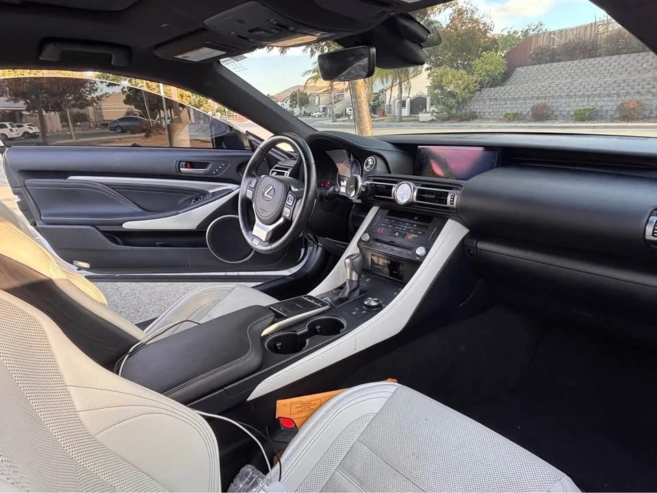 2022 Lexus RC - Image 11 of 12