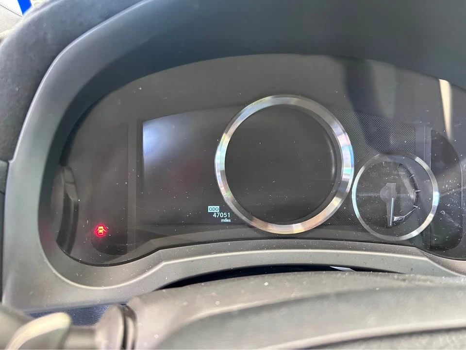 2022 Lexus RC F - Image 2 of 4