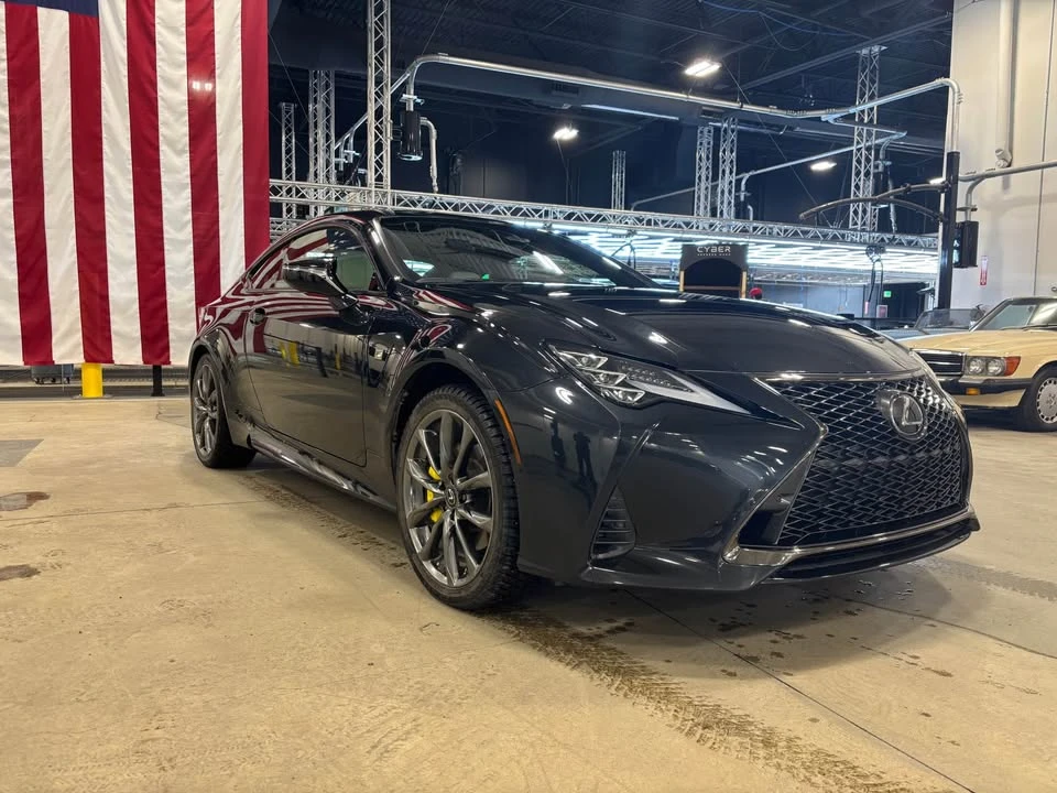 2022 Lexus RC - Image 5 of 10