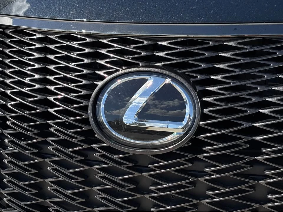 2022 Lexus RC F - Image 9 of 16