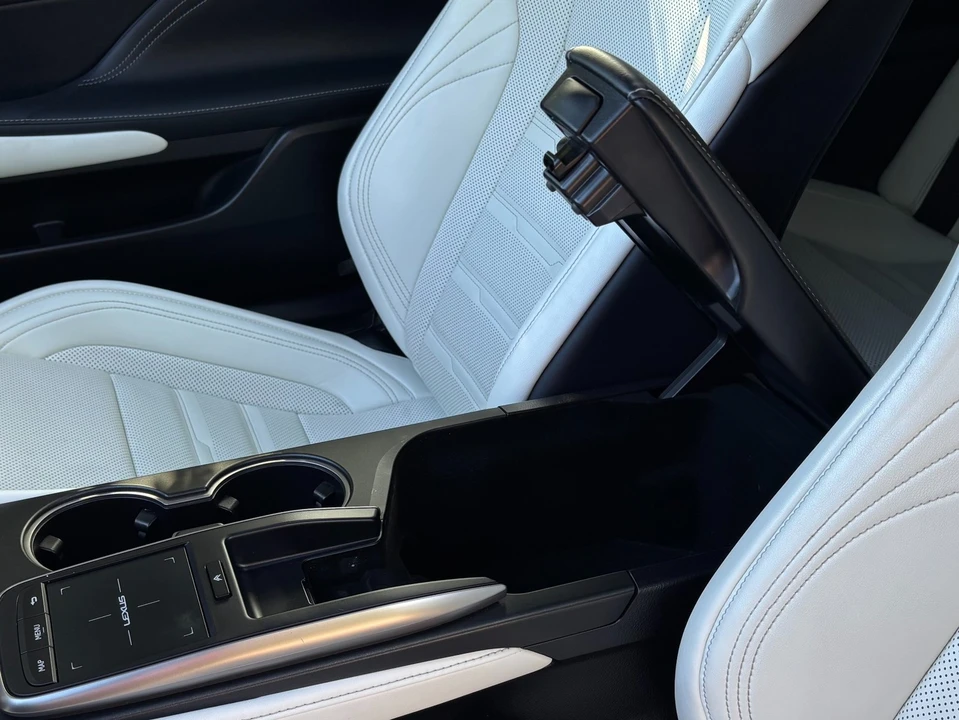 2022 Lexus RC - Image 20 of 31