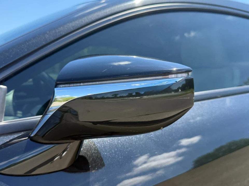 2022 Lexus RC - Image 12 of 31