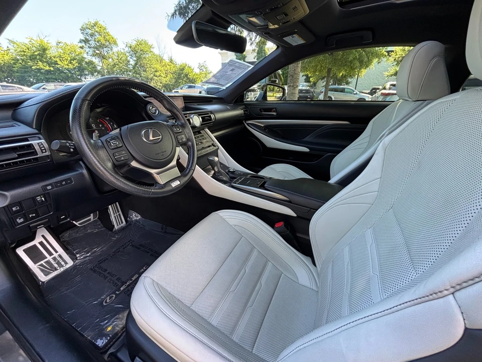 2022 Lexus RC - Image 16 of 31