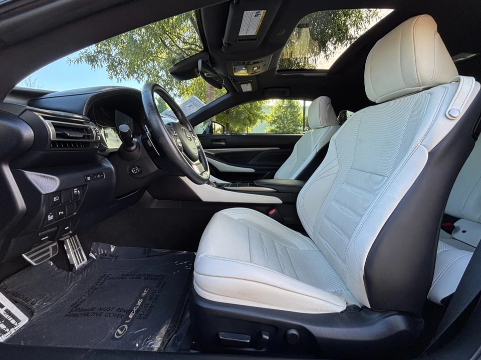 2022 Lexus RC - Image 15 of 31