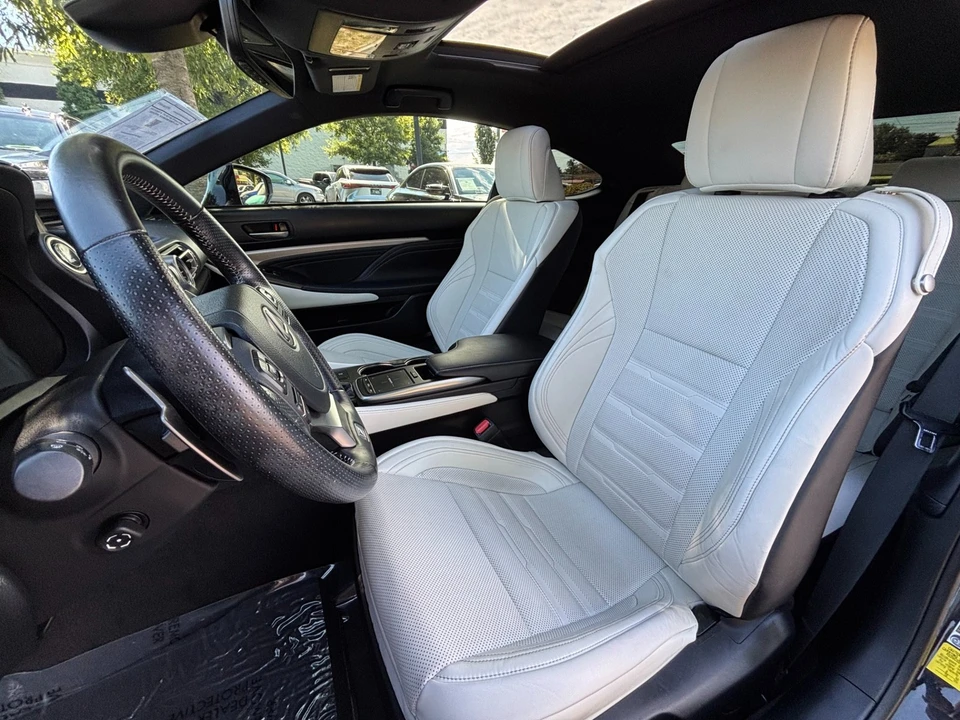 2022 Lexus RC - Image 18 of 31