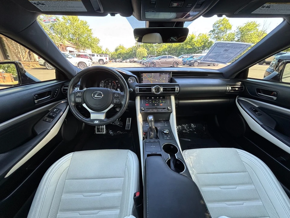 2022 Lexus RC - Image 28 of 31