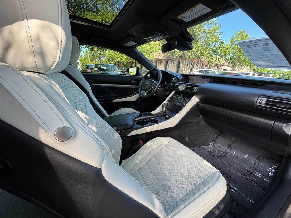 2022 Lexus RC - Image 23 of 31